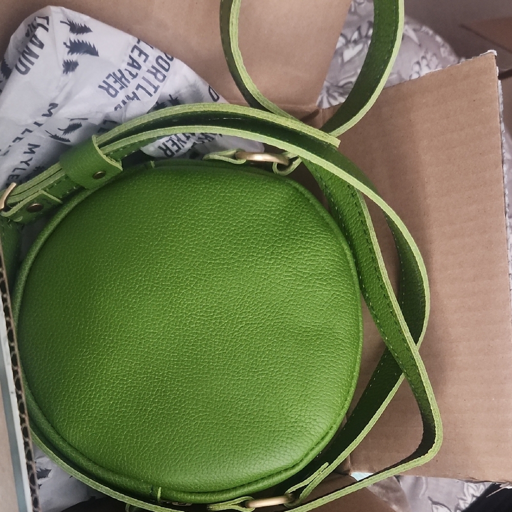 Portland Leather Green Round Crossbody Bag Brand NEW Never Used - Picture 2 of 3